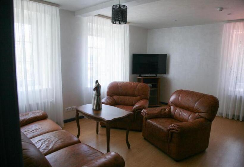استودیوی استاندارد, Pils
