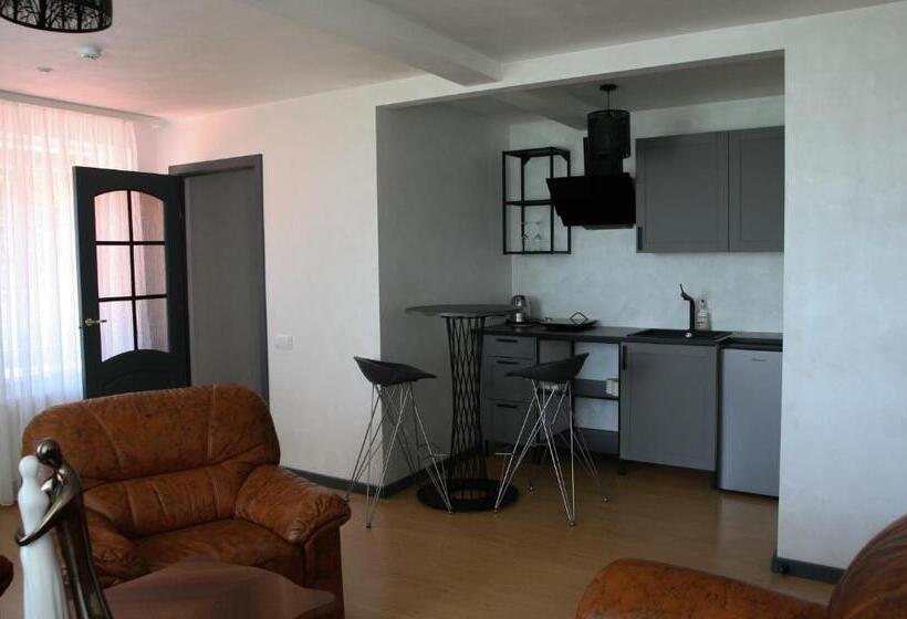 استودیوی استاندارد, Pils