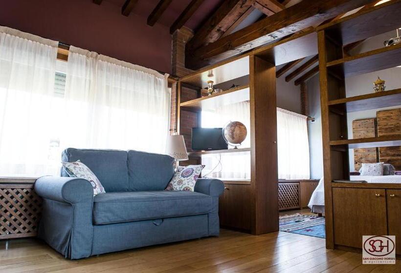 Студио Стандарт Вид на Сад, San Giacomo Horses & Agriturismo