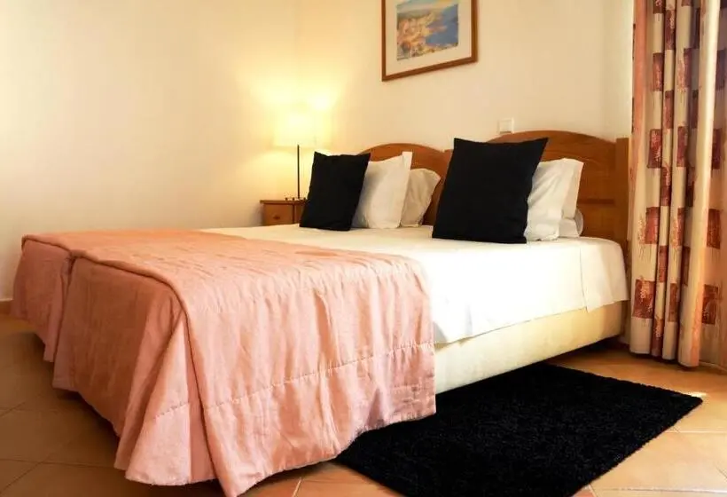 スタンダードスタジオ, Oasis Beach Apartments