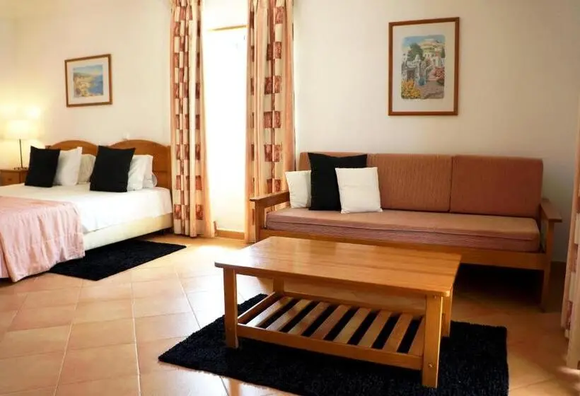 スタンダードスタジオ, Oasis Beach Apartments