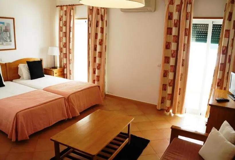 スタンダードスタジオ, Oasis Beach Apartments