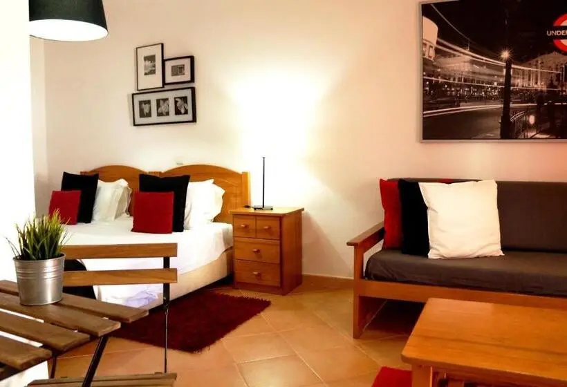 スーペリアスタジオ, Oasis Beach Apartments