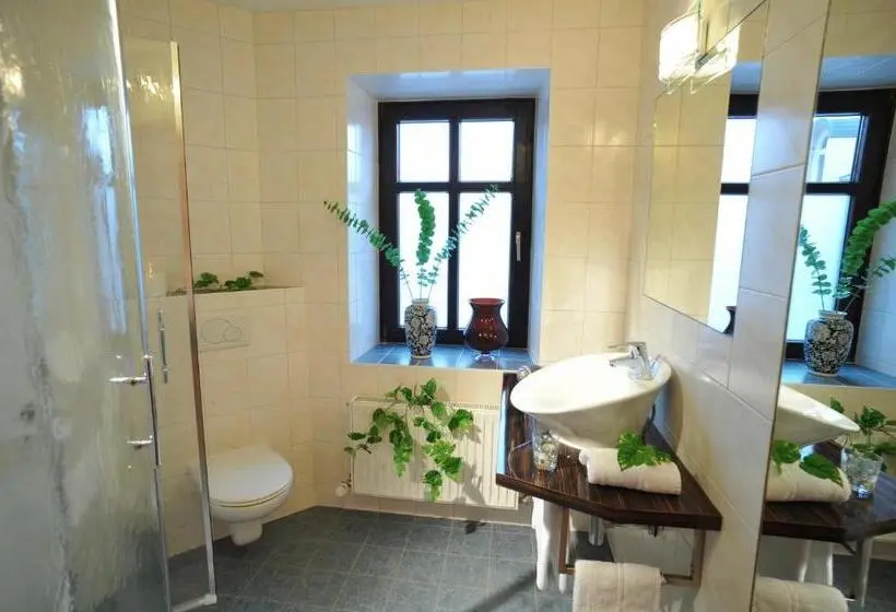 コンフォートトリプルルーム, Bed & Rooms, Wörgl