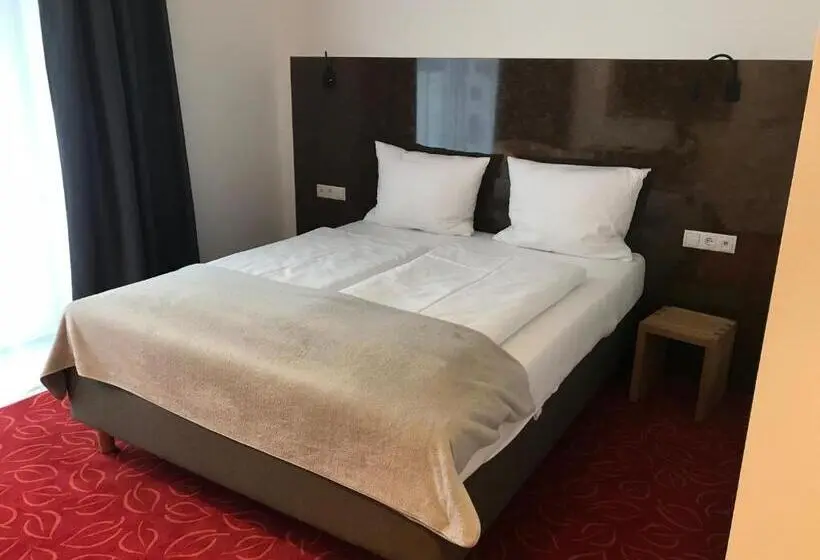 テラス付きシングルルーム, Bed & Rooms, Wörgl