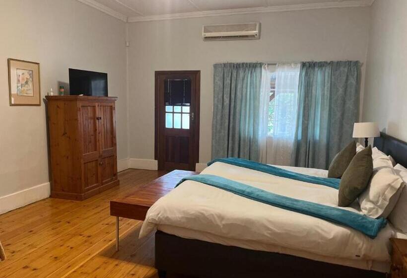 デラックストリプルルーム, Beyond Cui Bono