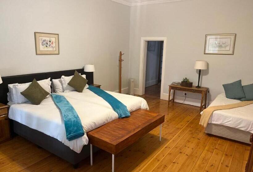 デラックストリプルルーム, Beyond Cui Bono