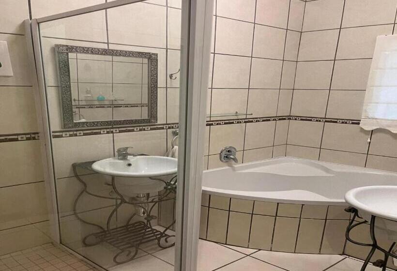 ファミリールーム, Beyond Cui Bono