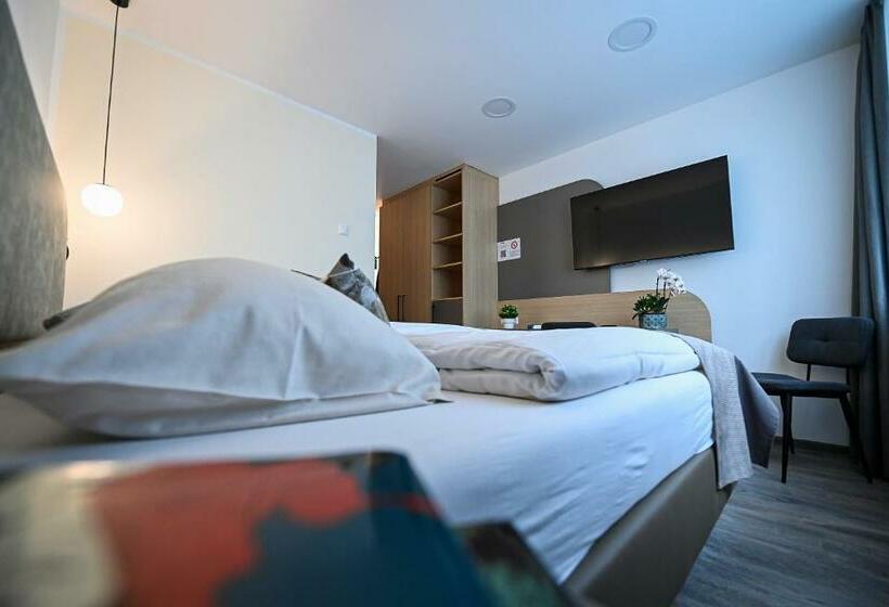 اتاق راحتی یک تخته, Kolping Gästehaus