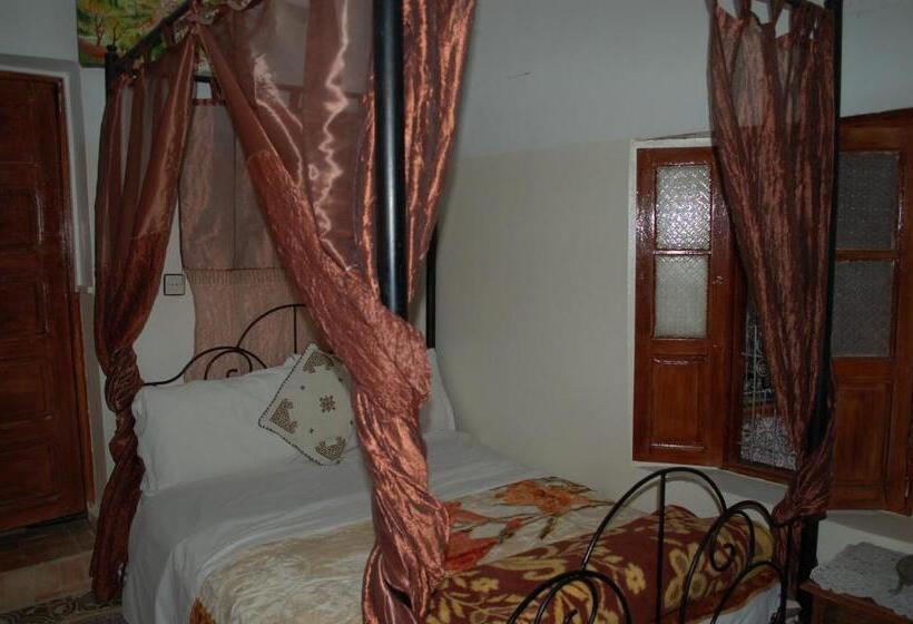 اتاق استاندارد سه نفره, La Colombe Blanche