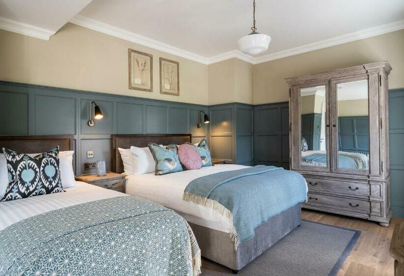 패밀리 룸, The Cuan Boutique