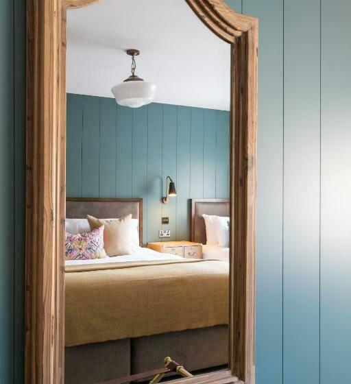 패밀리 룸, The Cuan Boutique