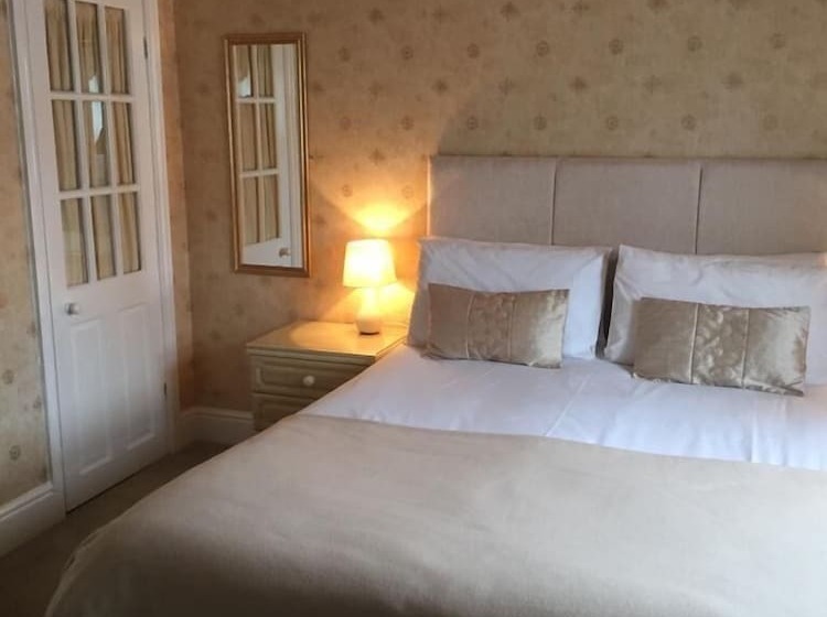 Номер Стандарт, The Old Coach House