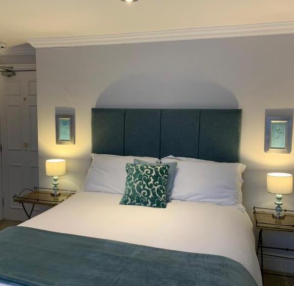 Номер Стандарт, The Old Coach House