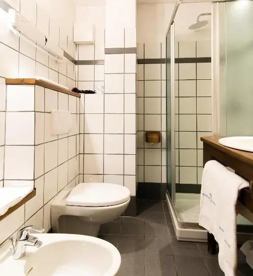 استودیوی استاندارد, Residence Ruetoreif