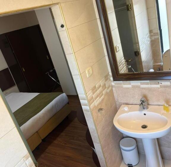 デラックスルーム, Rozana