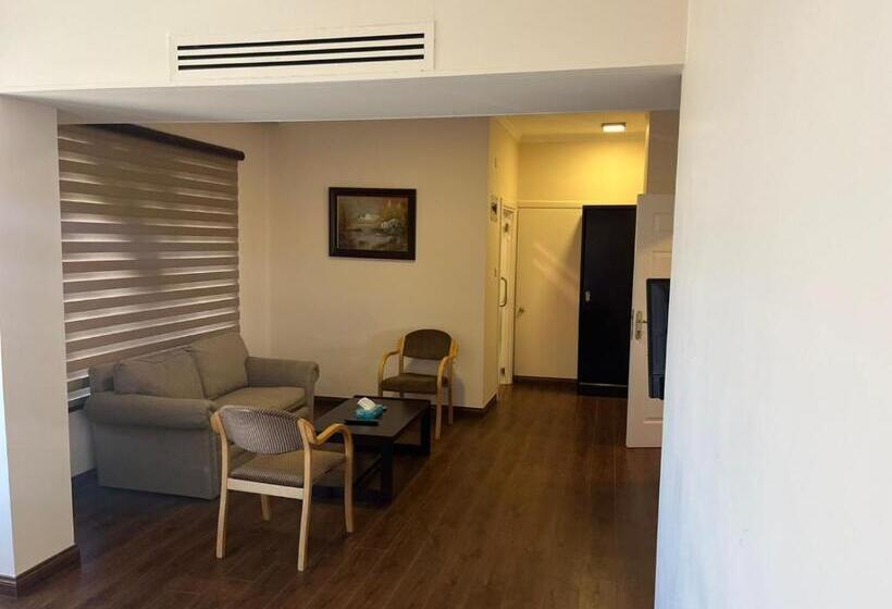 デラックスジュニアスイート, Rozana