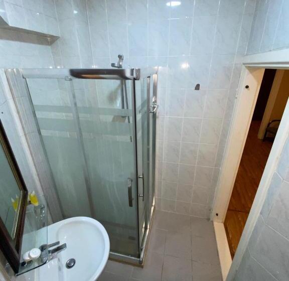 デラックスジュニアスイート, Rozana