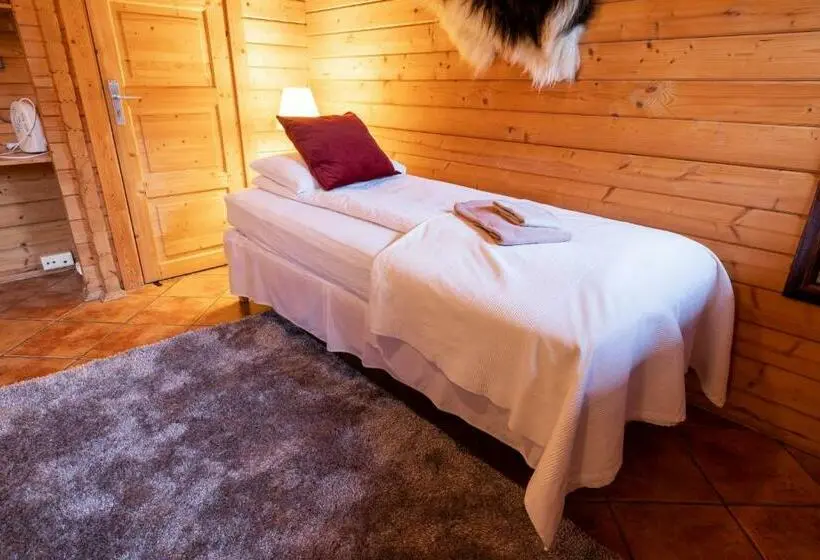 اتاق استاندارد سه نفره, Farmhotel Efstidalur