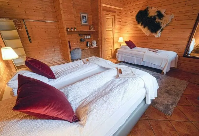 اتاق استاندارد سه نفره, Farmhotel Efstidalur
