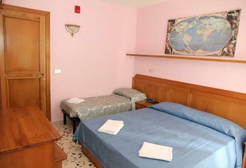 Habitació Triple Estàndard, Da Remo