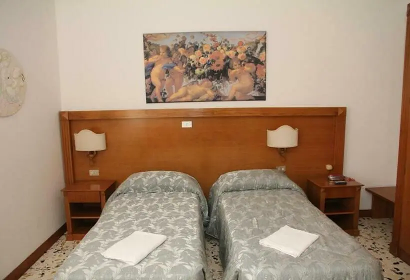 Habitació Quàdruple Estàndard, Da Remo