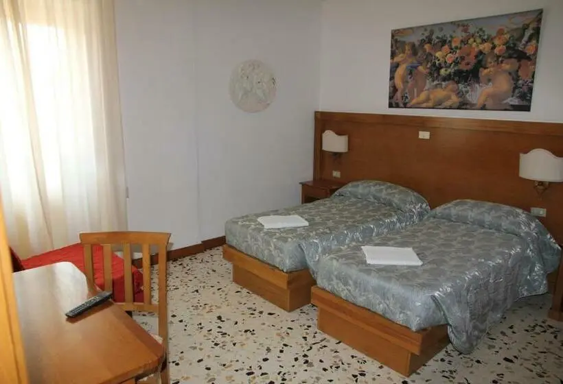 Habitació Quàdruple Estàndard, Da Remo