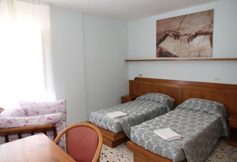 غرفة قياسية رباعية, Da Remo