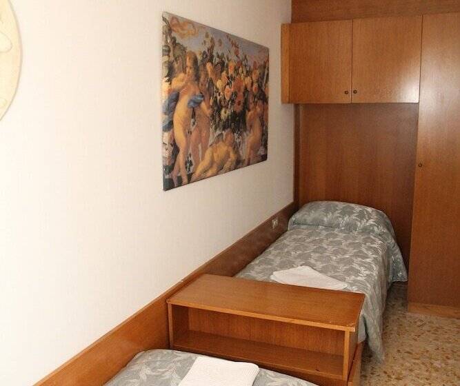 غرفة قياسية رباعية, Da Remo