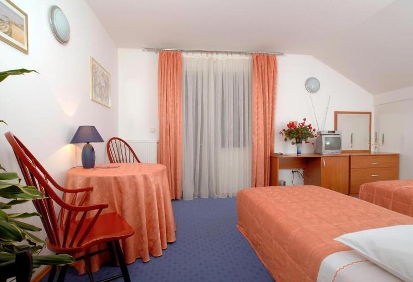 اتاق استاندارد چهار تخته, Guesthouse Bajc