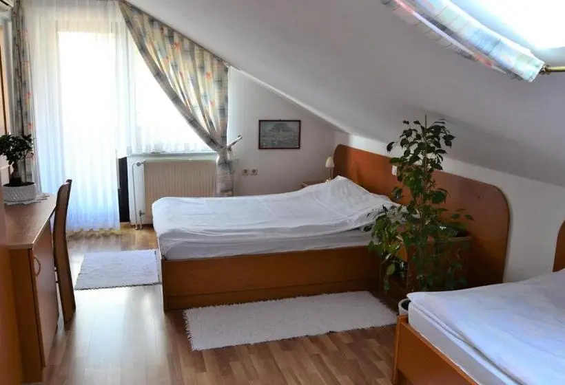 اتاق خانوادگی, Guesthouse Bajc