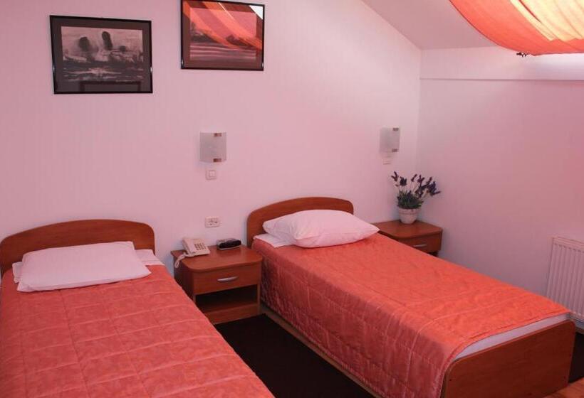 اتاق استاندارد, Guesthouse Bajc