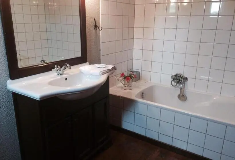 اتاق لوکس, La Maison Aux Prés