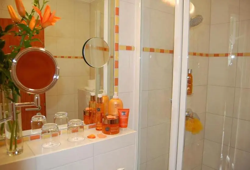 اتاق استاندارد سه نفره, Pension Sanddorn Mit Café Carlssons