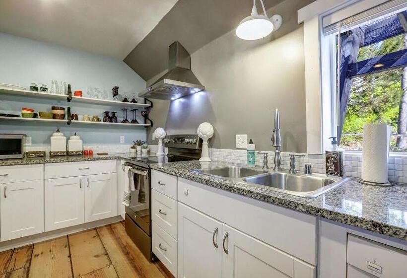 شقة غرفة واحدة, Broad Street Inn