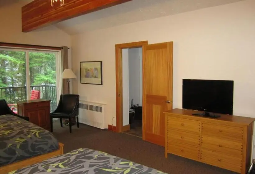 سوئیت با تخت بزرگ, The Lodge At Skeena Landing