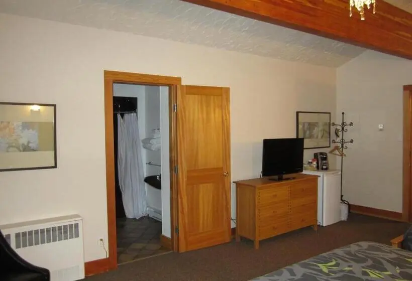 سوئیت با تخت بزرگ, The Lodge At Skeena Landing