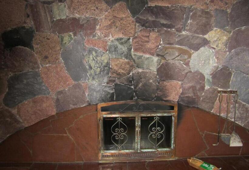 سوئیت با تخت بزرگ, The Lodge At Skeena Landing