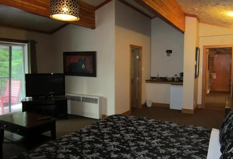 سوئیت با تخت بزرگ, The Lodge At Skeena Landing