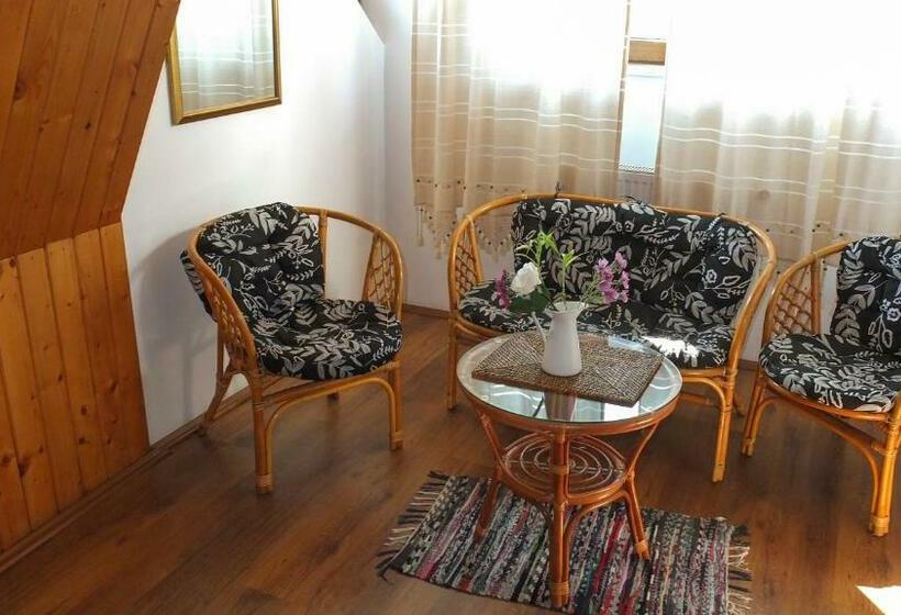 غرفة قياسية رباعية, Camere De Inchiriat Cascada