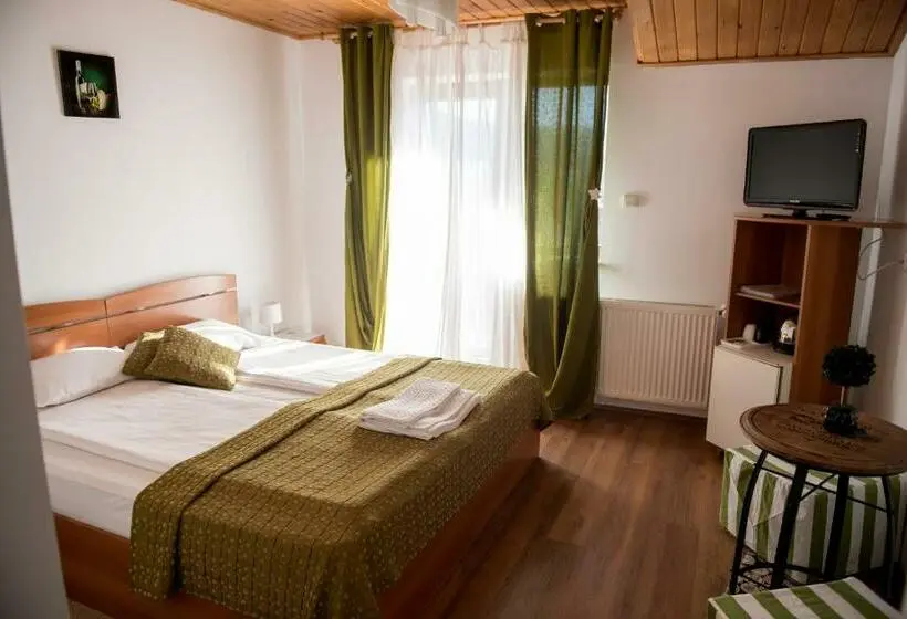 スタンダードルーム, Camere De Inchiriat Cascada