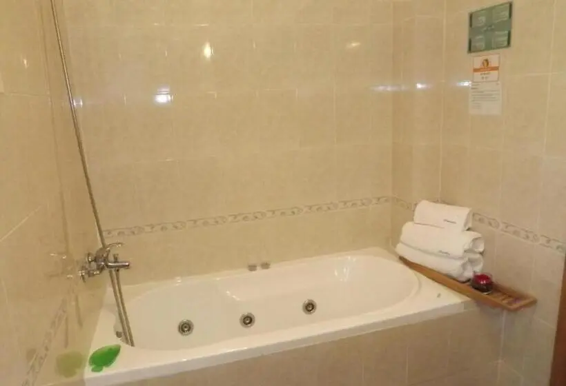 バスタブ付きデラックスルーム, Camere De Inchiriat Cascada