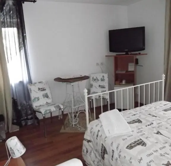 Classic room with balcony, Camere De Inchiriat Cascada