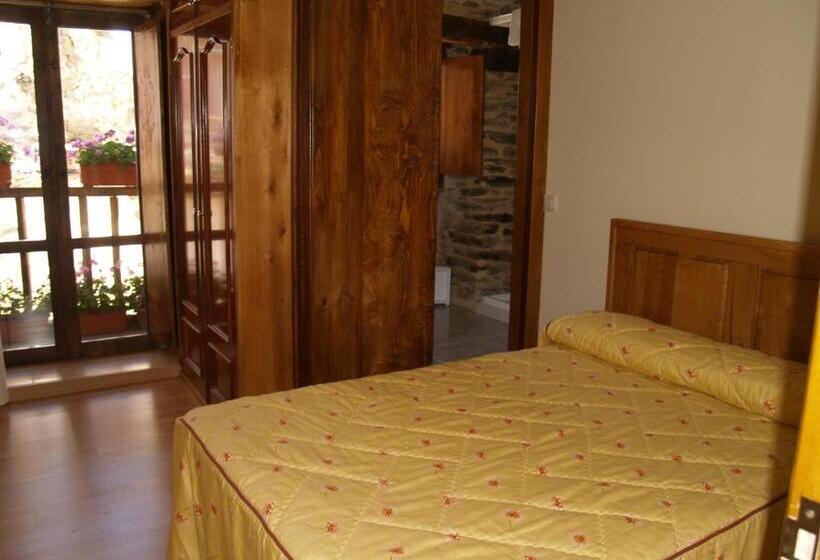 اتاق استاندارد یک نفره, Hostal Tribal
