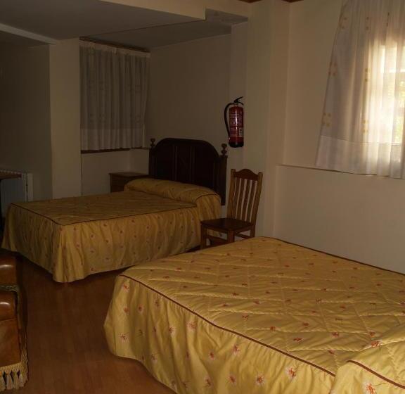 اتاق استاندارد چهار تخته, Hostal Tribal