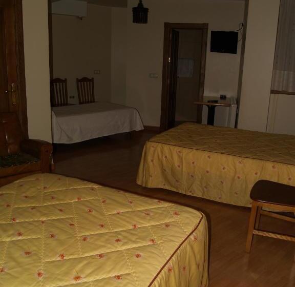 Четырехместный Номер Стандарт, Hostal Tribal