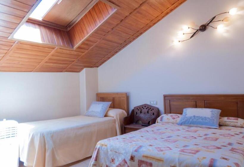 Номер Стандарт Трехместный, Hostal Tribal