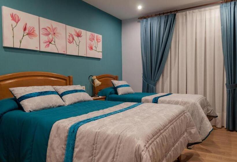 スタンダードトリプルルーム, Hostal Tribal