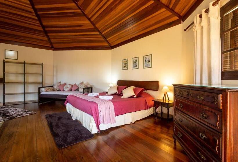 سوئیت با وان آب گرم, Pousada 3 Pinheiros A 400m Do Museu Automotivo Carde