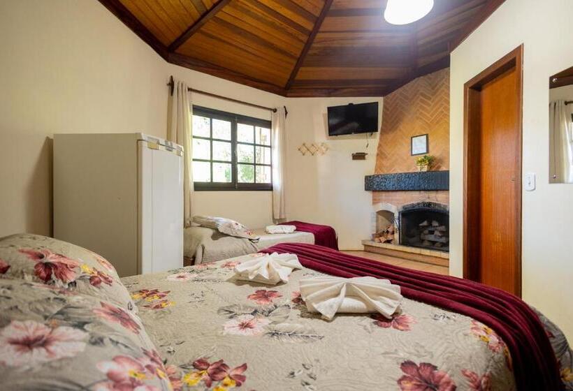 اتاق استاندارد سه تخته با چشمانداز باغ, Pousada 3 Pinheiros A 400m Do Museu Automotivo Carde